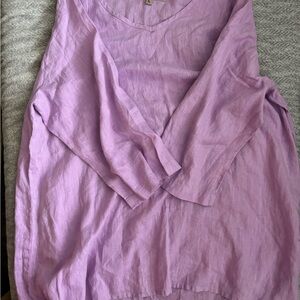 Lightweight Lavender Linen V-Neck Women's Top